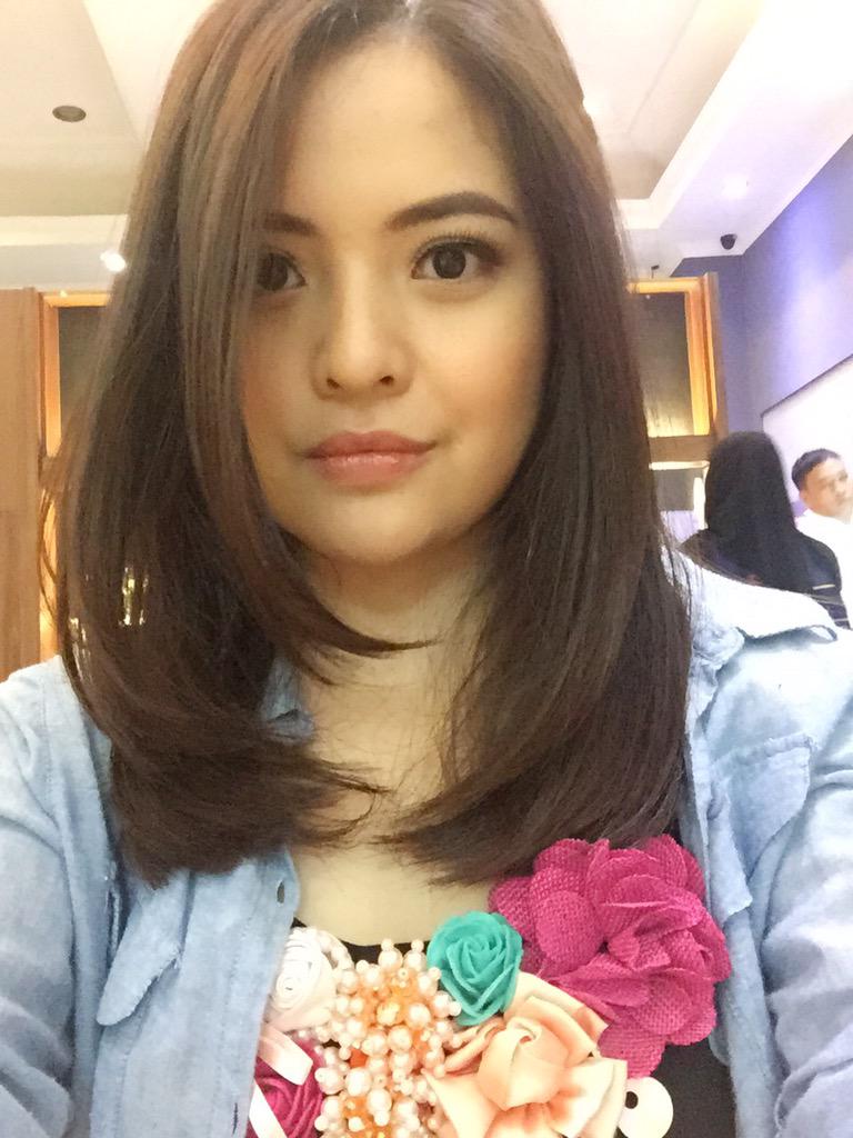 Hai, udh tau belum? Pertamakali dlm seumur hidup aku potong rambut pendek!! Begini hasilnyaa, gmn menurut kalian?