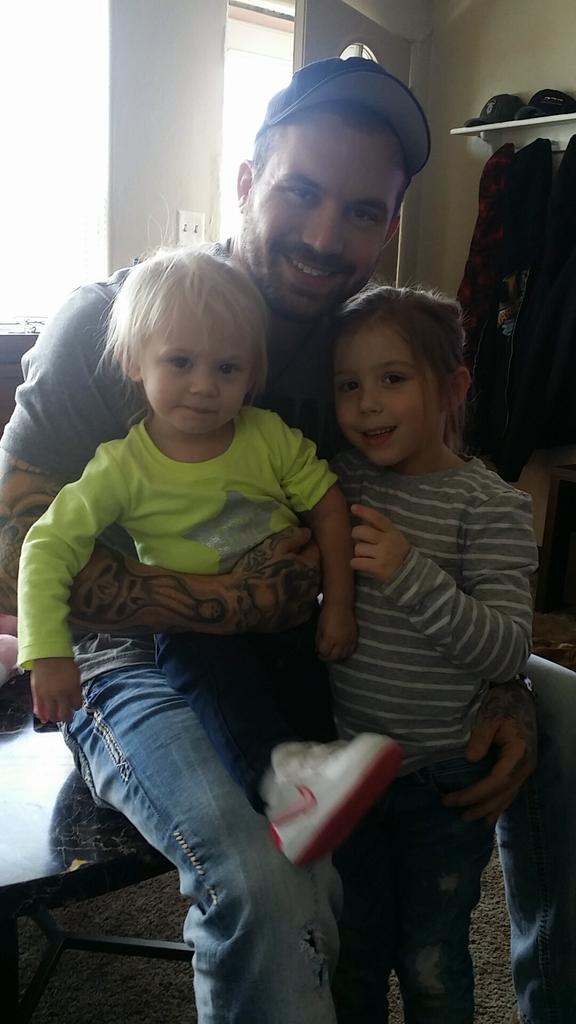 MTVAdamLind's tweet photo. My life right there :) http://t.co/wPIlnPAeuM