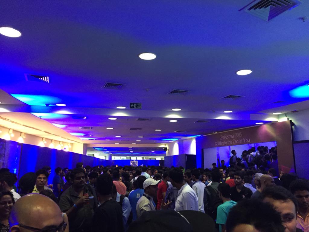 All set for #ZenFestival Huge crowd! <a href="/MyMobileMag/">My Mobile</a>