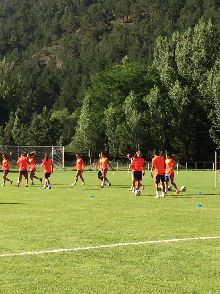VCF_Femenino's tweet photo. DIA 2: Doble sesión matinal. Nuestro equipo sigue acumulando trabajo para llegar a tope al comienzo de liga. http://t.co/eaK6POqniO