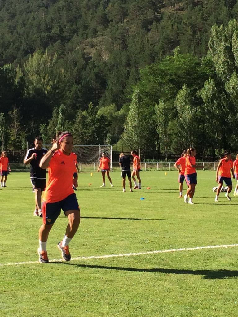 VCF_Femenino's tweet photo. DIA 2: Doble sesión matinal. Nuestro equipo sigue acumulando trabajo para llegar a tope al comienzo de liga. http://t.co/eaK6POqniO