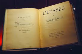 Giuditta_legge's tweet photo. Il libro più bello che hai tradotto?
#Ulisse di #Joyce.
#NoteAlTraduttore di @EnricoTerrinoni 
http://t.co/DSHYlFMD6H http://t.co/69J6Y1XdDR