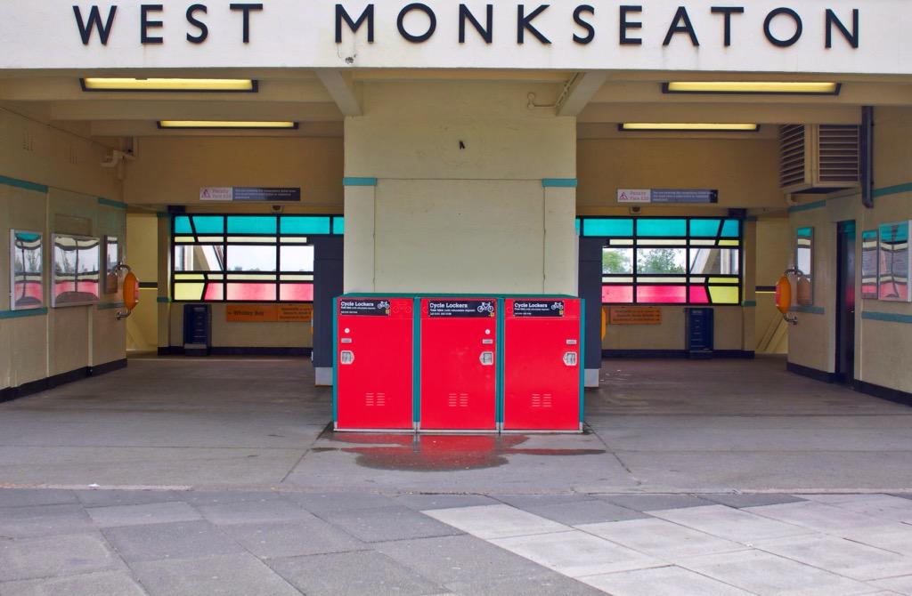 Art Deco on the Metro. @danjsafc: <a href="/lizzyf101/">LizzyF101</a> <a href="/Metro_Manners/">Metro Manners</a> <a href="/SeeNewcastleUK/">See Newcastle</a> <a href="/iheartwhitley/">I Heart Whitley Bay</a> <a href="/My_Metro/">Tyne and Wear Metro</a>