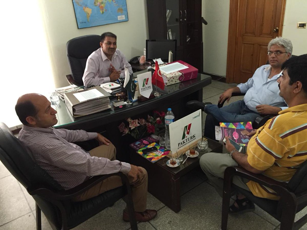 Yönetim kurulu üyemiz cem matbaacılık Selahattin Er ikili iş görüşmesindeler