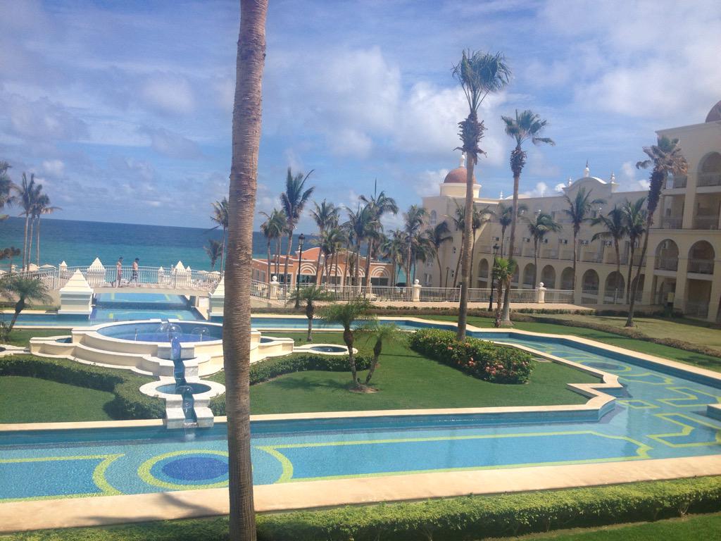 kimtoofancyy_'s tweet photo. Id go back any day! ππ¦π #cabosanlucas #ruipalace http://t.co/y09F0kHsaR