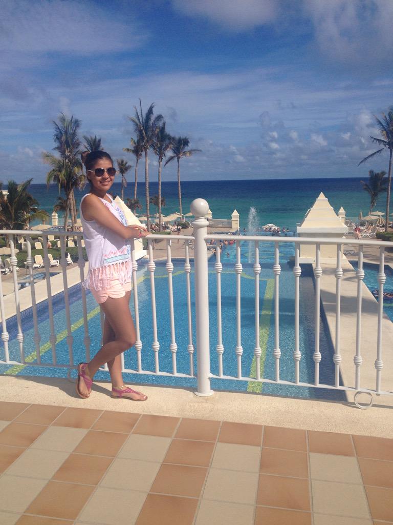 kimtoofancyy_'s tweet photo. Id go back any day! ππ¦π #cabosanlucas #ruipalace http://t.co/y09F0kHsaR
