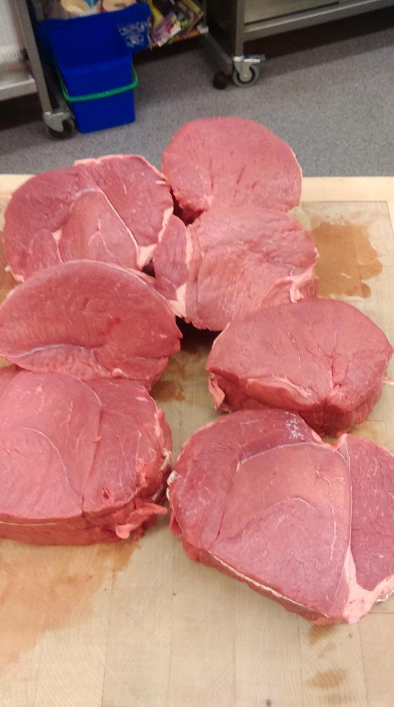 SvCorballyFresh's tweet photo. Round Roast Save 33% #bestbeefever  #goodfoodkarma http://t.co/8HDmhuQKAu