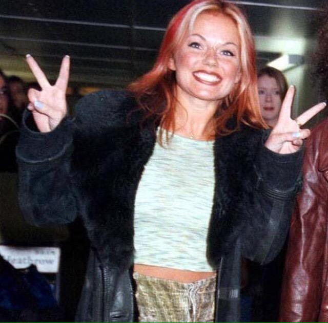  Happy birthday Geri Halliwell 43 today! ZIGAZIGAAAAAAAMAZING 