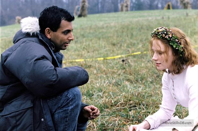 When M.Night Shyamalan direct Bryce Dallas Howard in The Village. Happy birthday, Mr.Shyamalan! 