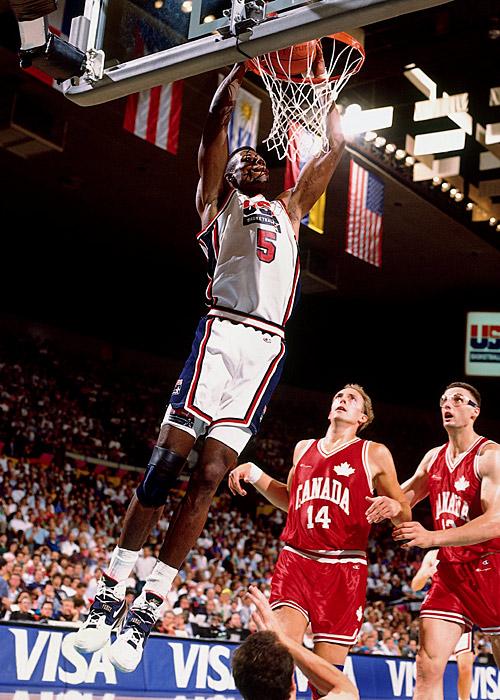 BasketDivine's tweet photo. Hoy cumple 50 años David Robinson,
Hall of Fame
2xAnillos #NBA
MVP LR'95
Mejor Defensor'92
Oro JJ.OO 92 y 96
#Leyenda http://t.co/ROfW7BMojj