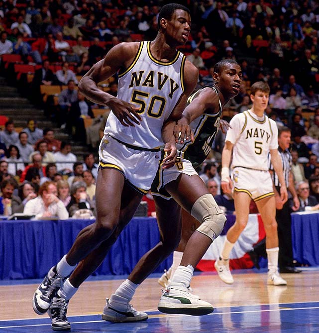 BasketDivine's tweet photo. Hoy cumple 50 años David Robinson,
Hall of Fame
2xAnillos #NBA
MVP LR'95
Mejor Defensor'92
Oro JJ.OO 92 y 96
#Leyenda http://t.co/ROfW7BMojj