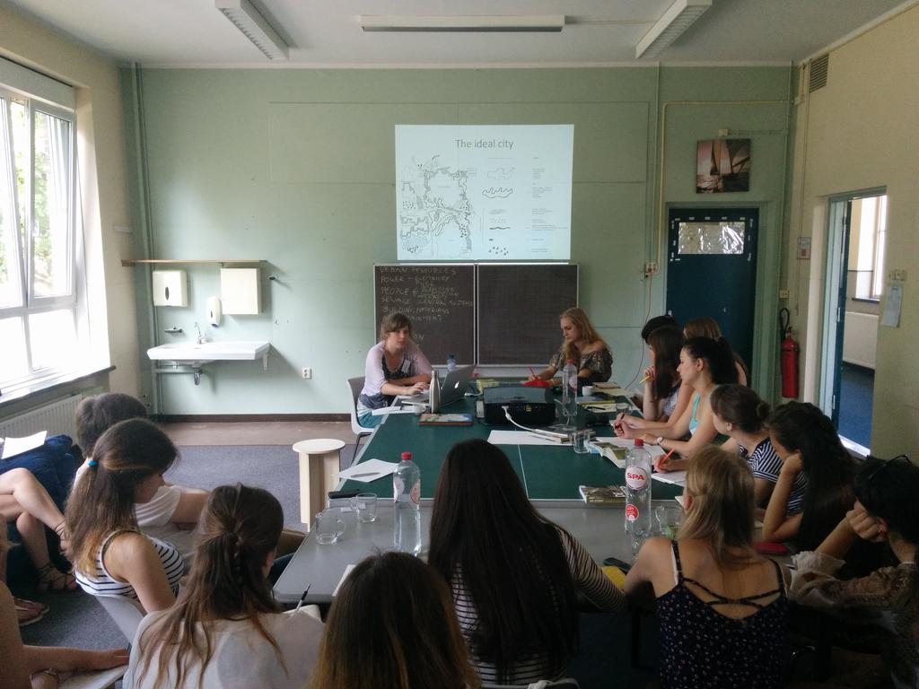 Lezing Anna van Gerve over werk/ gedachtegoed van #ecotect Louis Le Roy <a href="/WisecityEhv/">wisecitysummerschool</a> <a href="/Stichtingtijd/">Stichting TIJD</a> <a href="/LeRoyGroningen/">LeRoyGroningen</a>