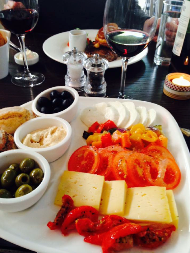 MidIreland's tweet photo. @spinnersbirr  Amazing Food served at Spinners Restaurant, Bar or Covered Courtyard...Castle Street, Birr http://t.co/yrKfnKSwW9