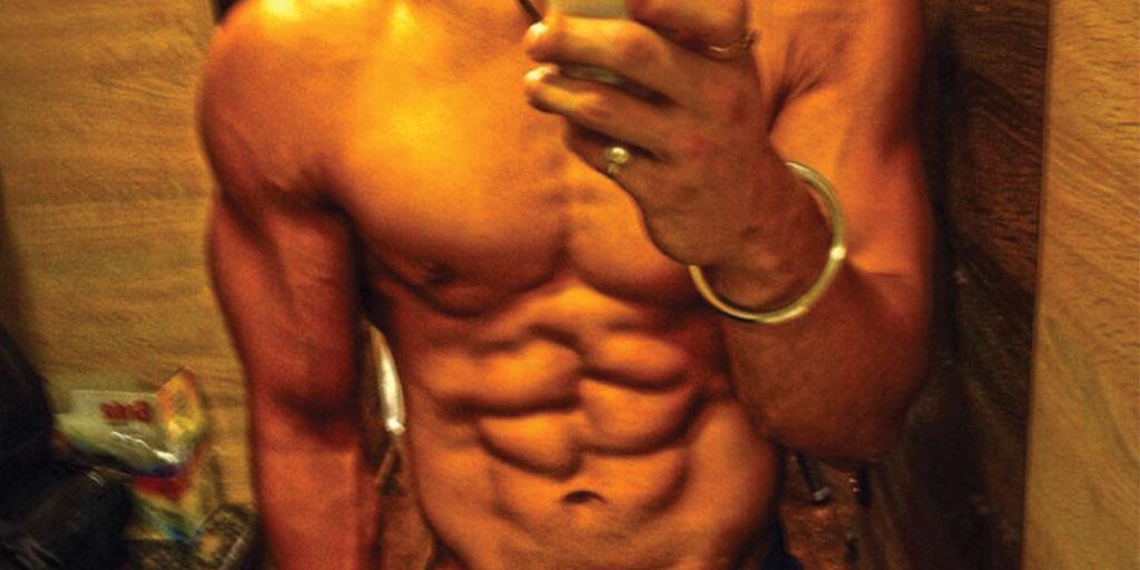 ETCBollywood's tweet photo. @iTIGERSHROFF bare-chested image is breaking the internet today. RT if you think he is looking hot as hell http://t.co/4pNG5un4dZ