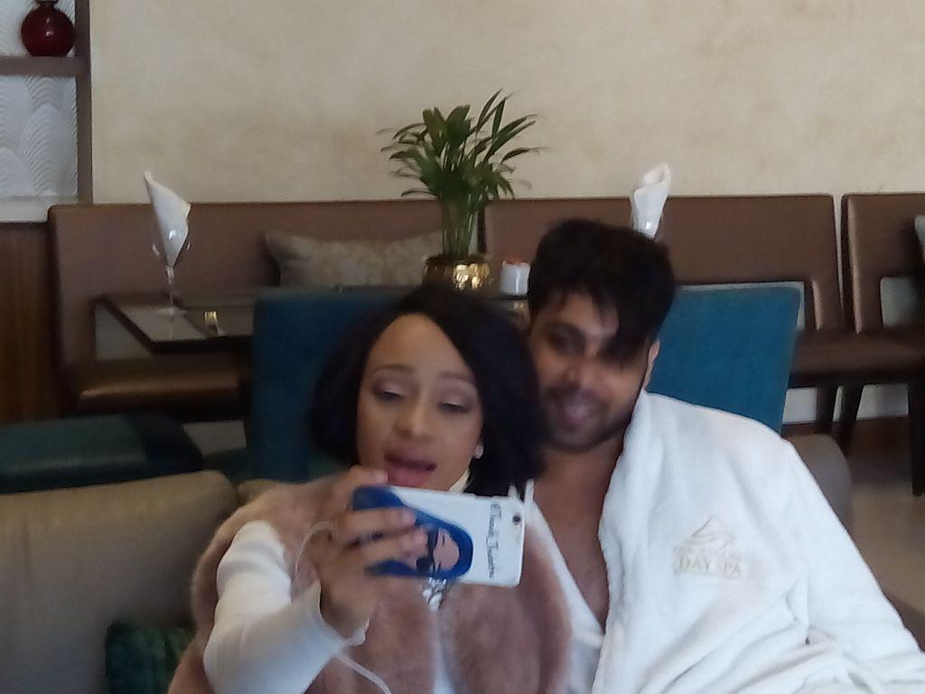 People_SA's tweet photo. Spa day with the gorgeous @Thando_Thabethe @5FM @Pyramid_SA #5Queens http://t.co/oNg45jkrRX