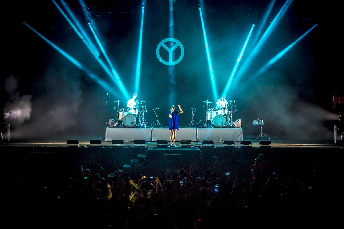 LowFestival's tweet photo. ¡Que levante la mano todo el que bailó con @yelle! ✋ http://t.co/bRTfuz08cT