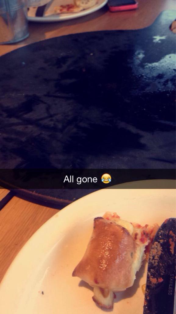 flat5rfe's tweet photo. #pizzahut lastnight #RFESS15 #rfess15 @Talent_Spotting #✋🏽 http://t.co/SriRQ3Ky2J