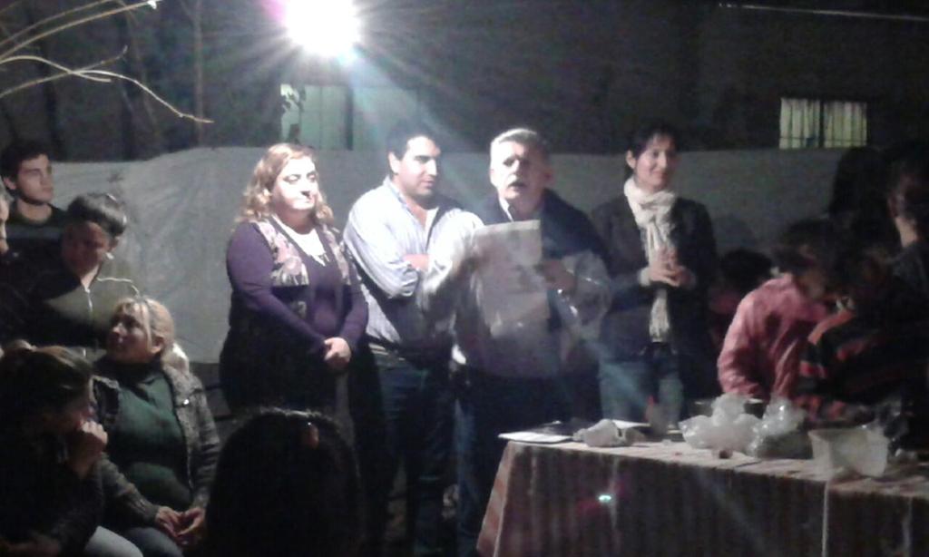 CambioUCRTuc's tweet photo. Anoche estuvimos reunidos con los vecinos del B° Ampliación Miguel Lillo 2. Gracias por recibirnos! #LaListaDeCano http://t.co/jB44DsLzVa