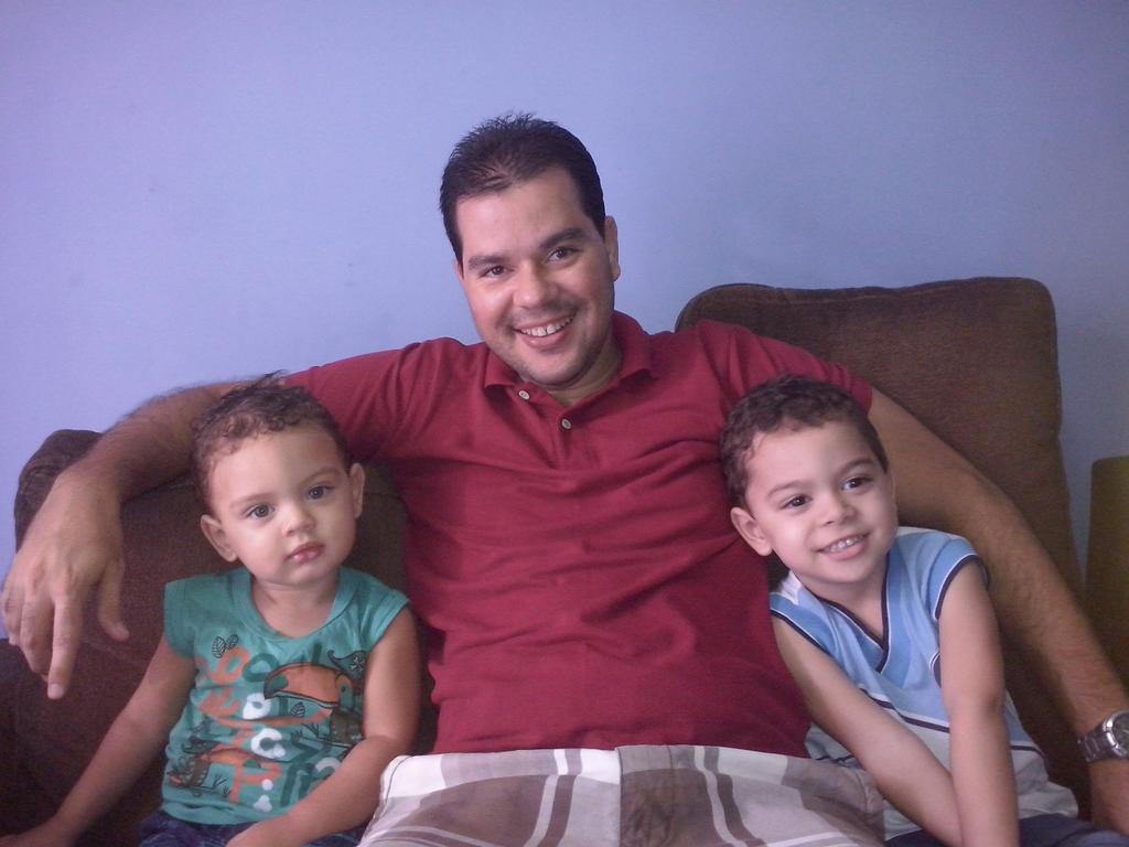 BarretoNatacha's tweet photo. Hoje foi um dia de comemorar o dia dos pais na escola #Amordemais http://t.co/mz1hYvUAwL