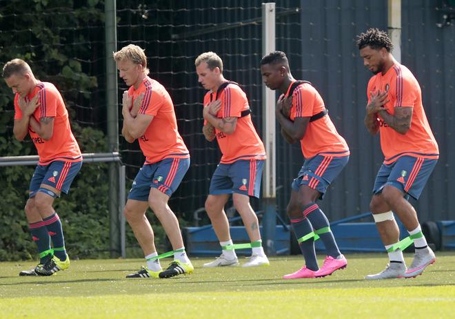 Feyenoord's tweet image. Lees meer over de eerste training van @ELJERO11ELIA bij #Feyenoord via bit.ly/1T6mwzO