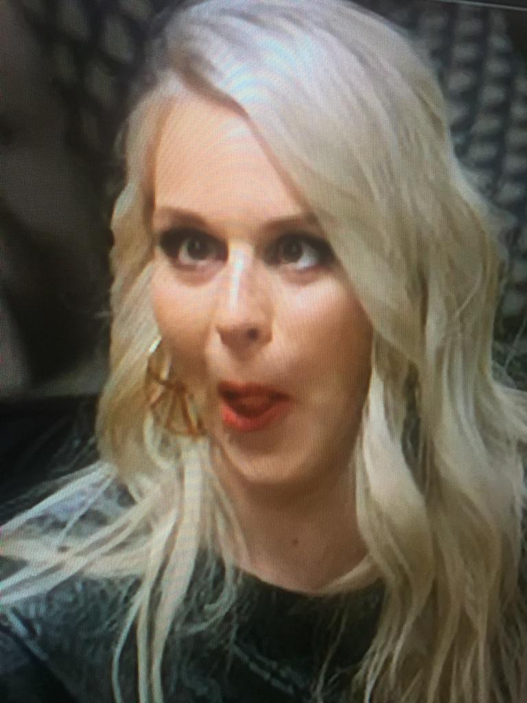 bach_pod's tweet image. So that's what an #analgland looks like! #mysterysolved #TheBachelorAU