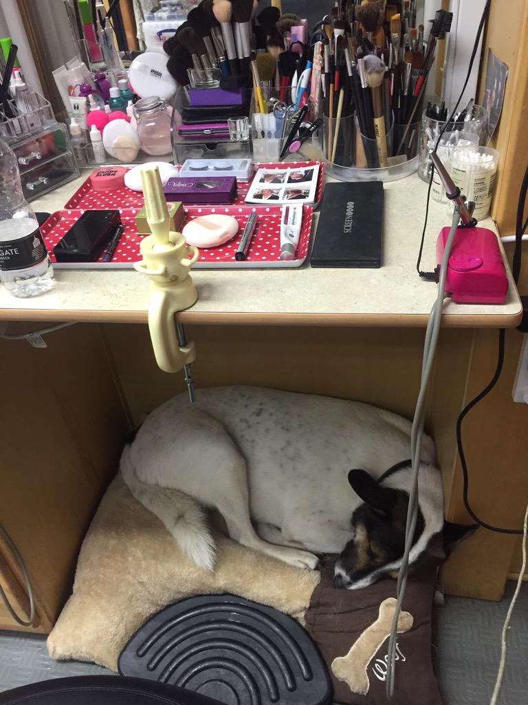 smudgefy's tweet photo. Hardatwork #makeupmrselfridge #mrselfridge #makeup http://t.co/8mWrOhuTGx