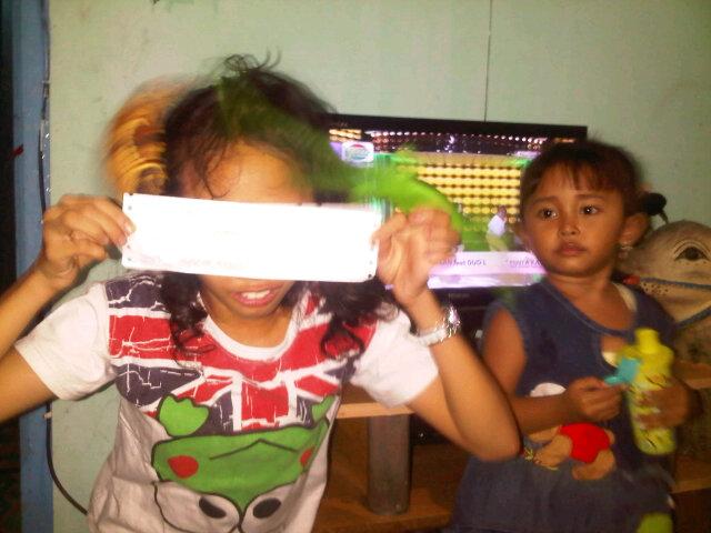 greswindy's tweet photo. Gara" mau ikutan T3rongDibayarLunas, kepala ka"k d lempar mainan ma adek.Lah ka" kecil mlongo ja #T3rongDibayarLunas http://t.co/DNGA3EyJdt