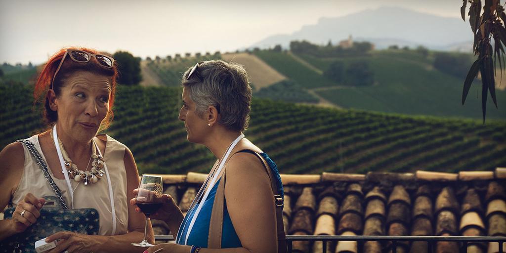 PicenoExpress's tweet photo. Come diceva #Baudelaire "Chi non beve #vino ha qualcosa da nascondere". #piceno #tourism http://t.co/zC4pzx21HC