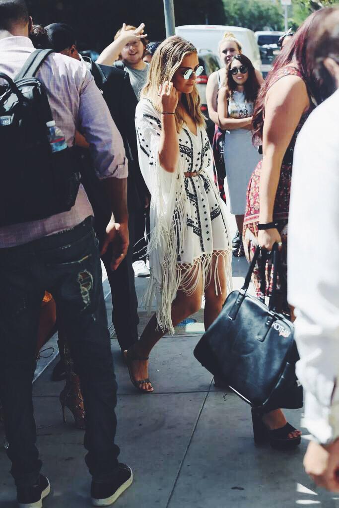 LMWorldUpdates's tweet photo. Perrie out and about, LA - 05/08/15 http://t.co/KKS780geTC