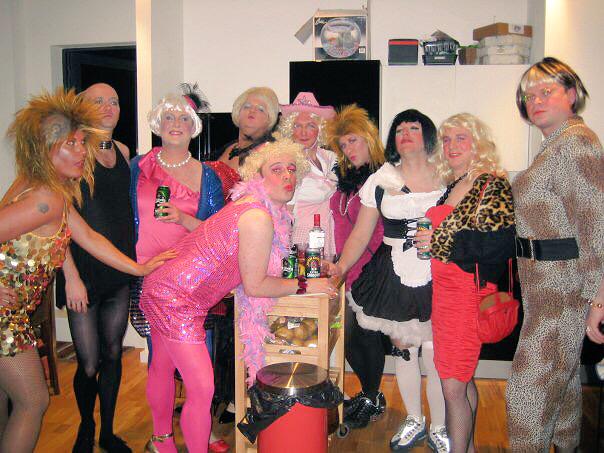 MVSRUFC's tweet image. #ThrowbackThursday #VillageSpartans rugby team do #baddrag in 2010!
