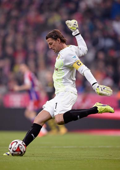 Happy 35th birthday to the one and only Roman Weidenfeller! Congratulations! 