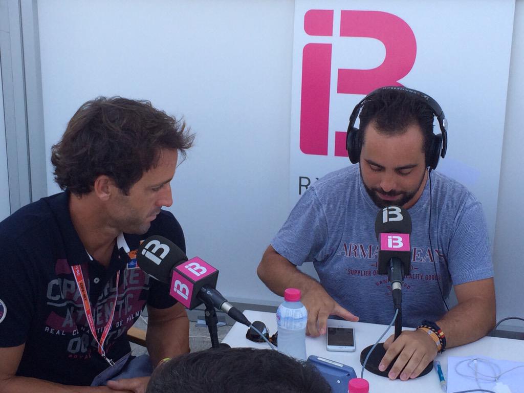 AJurado's tweet photo. Álvaro Muñoz Escassi @escassiOficial hoy protagonista en nuestro programa #ZonaMixta de @EsportsIB3Radio http://t.co/CuGDZ5Z9pZ