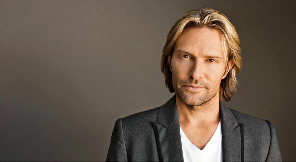 <a href="/EricWhitacre/">Eric Whitacre</a> conducts his second <a href="/bbcproms/">BBC Proms</a> this Sunday. Info here: 
news.musicsalesclassical.com/In/sgDwq1_7Vc~…