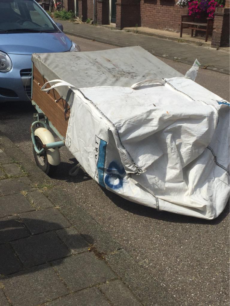 Patrick_1964's tweet photo. "Doe maar 1 aanhang wagen" "tasje erbij menneer?" "Ja graag!" Hahahahahhahahaha http://t.co/mHevvpFU1H