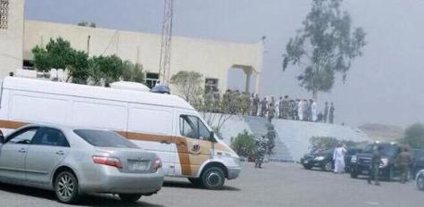 الداخلية السعودية: مقتل 13 شخصا بينهم 10 من قوات الطوارئ بتفجير مسجد في عسير CLuQqvjVAAAvkSA
