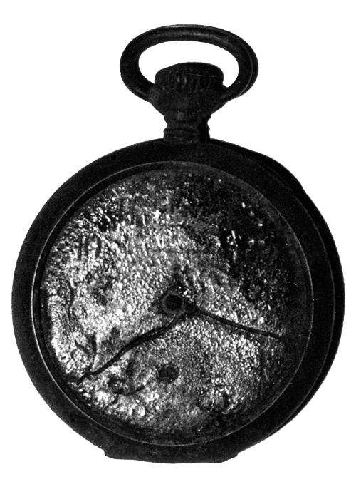 bbcstories's tweet photo. This watch survived the #Hiroshima bomb, forever marking that moment in time http://t.co/GJThq8TrXZ http://t.co/94eBGp8S4l