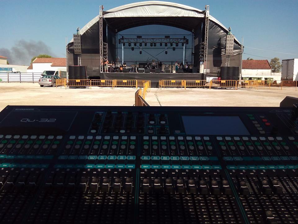 SpringPartyPT's tweet image. In modo ensaio.