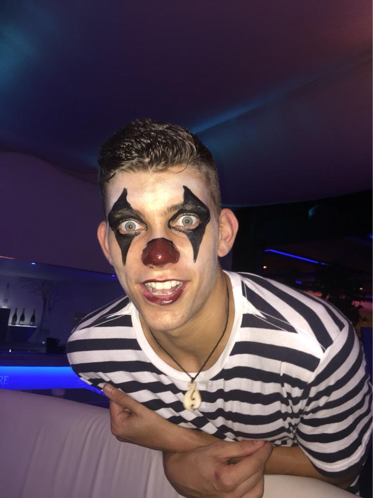 LSachamulock's tweet photo. Clowning around in @TIBUMarbella #marbs #marbellalife #thingstodoinmarbs #facepainters #clownfacepaint #scaryclown http://t.co/pq2j3p7b4M