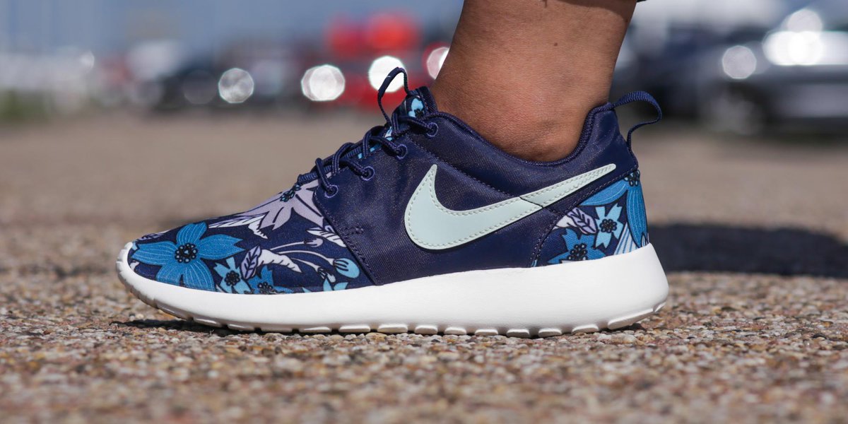 nike roshe one footlocker
