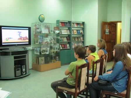 uvaolib's tweet photo. 5 августа в библиотеке № 108 (Привольная ул.21) прошел третьей мультпоказ литературно-анимационного проекта «Жанры». http://t.co/C9LZ9QYX85