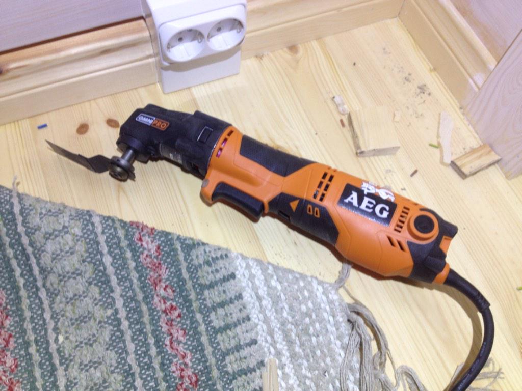 randonwolfy's tweet photo. My favourite new tool atm. With company logos of course :) #multicutter #workwolf http://t.co/42GnDqMmIr