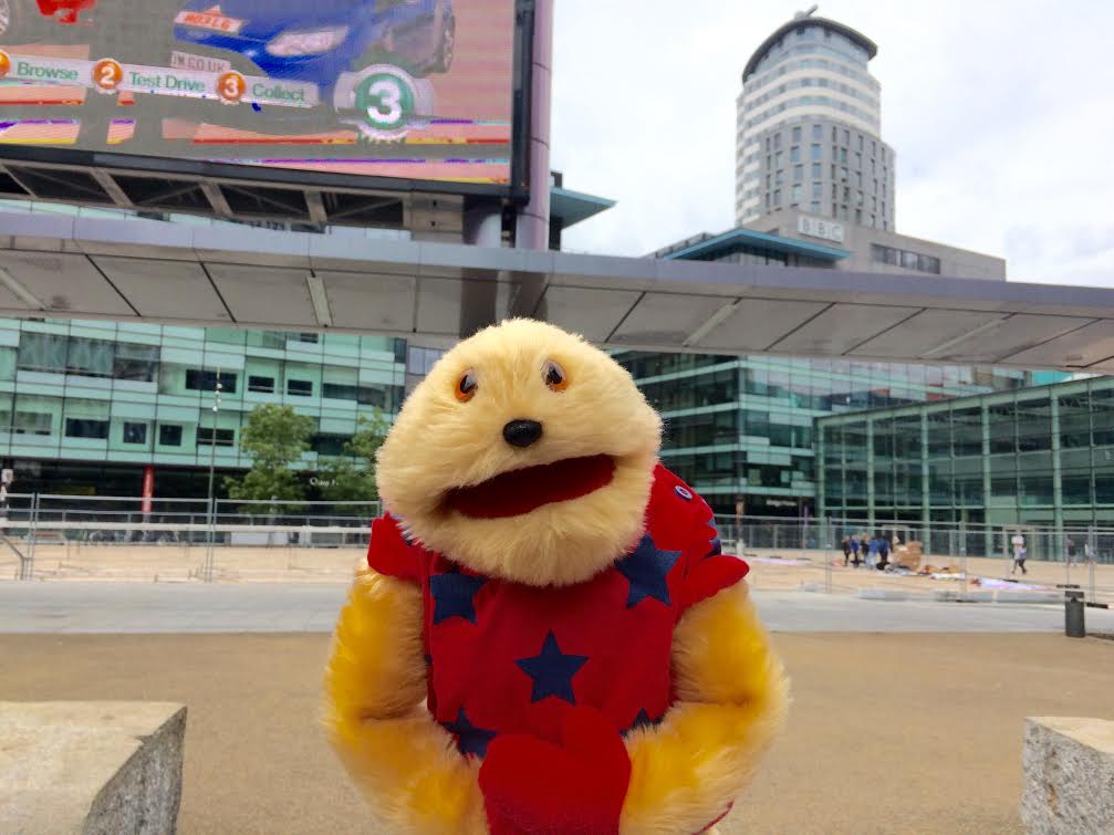 CelebManchester's tweet photo. Legendary puppet Gordon the Gopher is back! Exciting! What do you think @Schofe? http://t.co/EiFdYxnW2I http://t.co/zlYfbqatQr