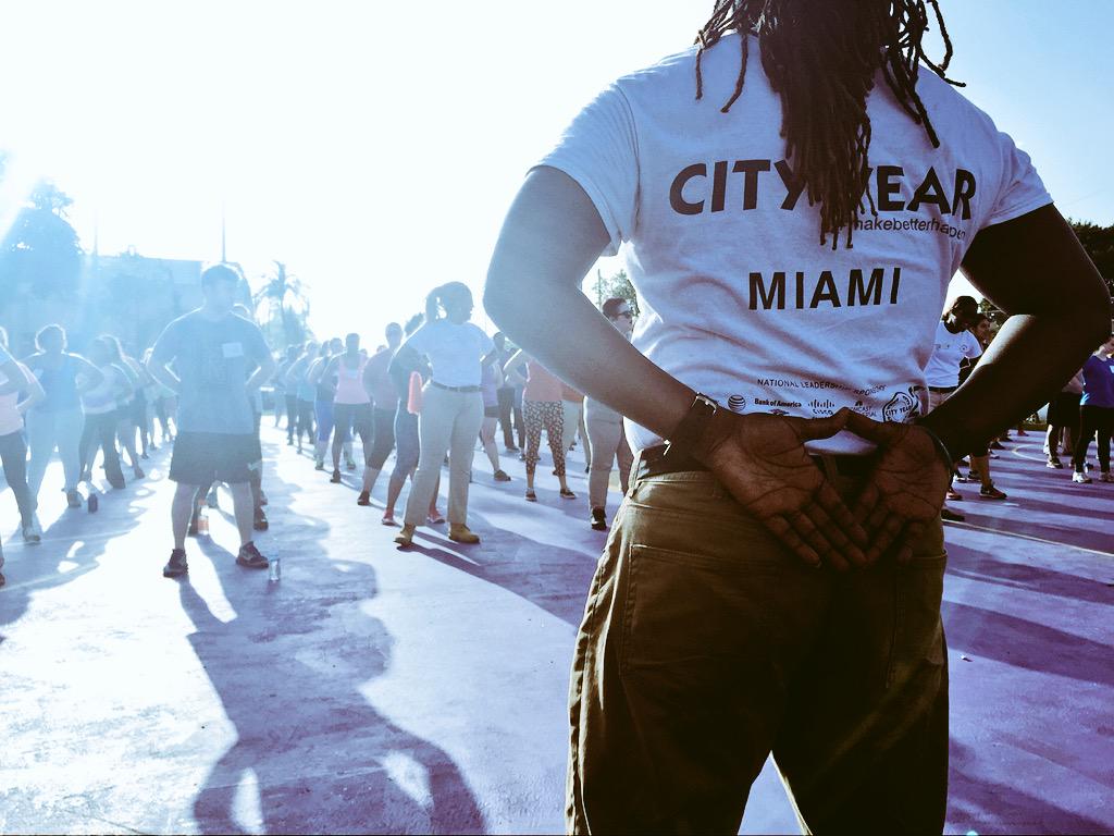 CityYearMiami's tweet photo. As we recite the #cypledge created by our amazing champion @bradmeltzer, we reiterate our unified commitment to serve http://t.co/E50CUyyJOk