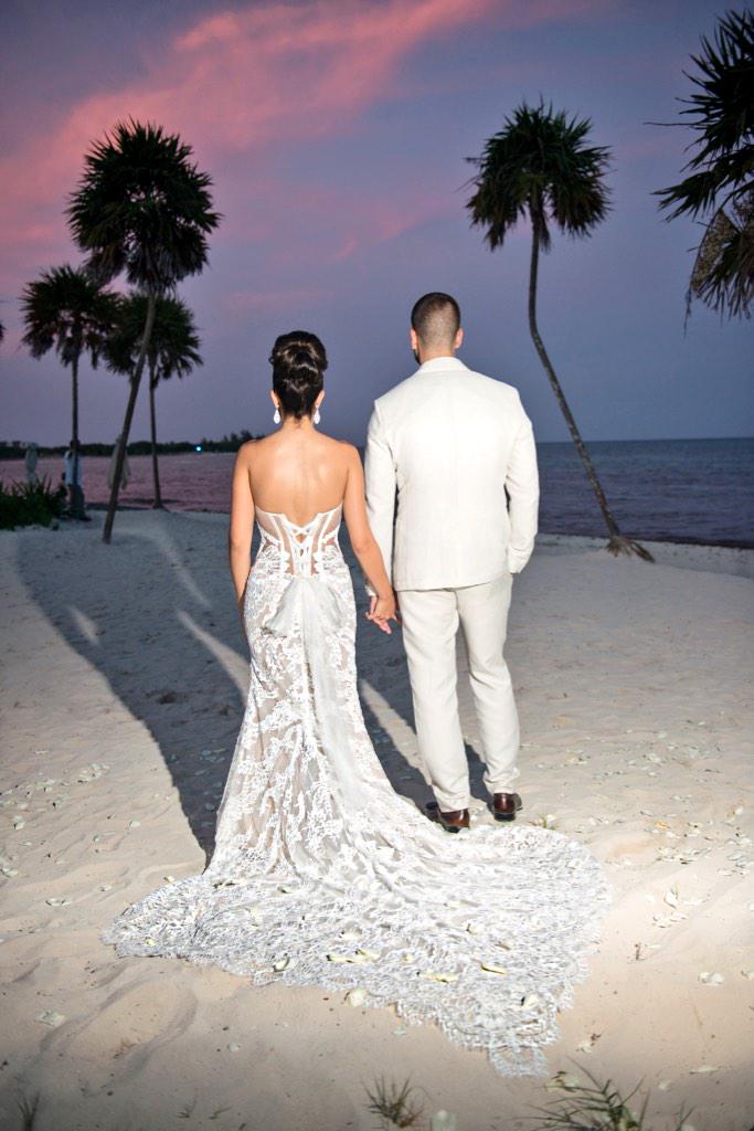pninatornai's tweet photo. That back.. Our lovely #PninaBride in her breathtaking #PninaTornai gown Photography by: @WeddingDayStory http://t.co/5VW18xSfDL