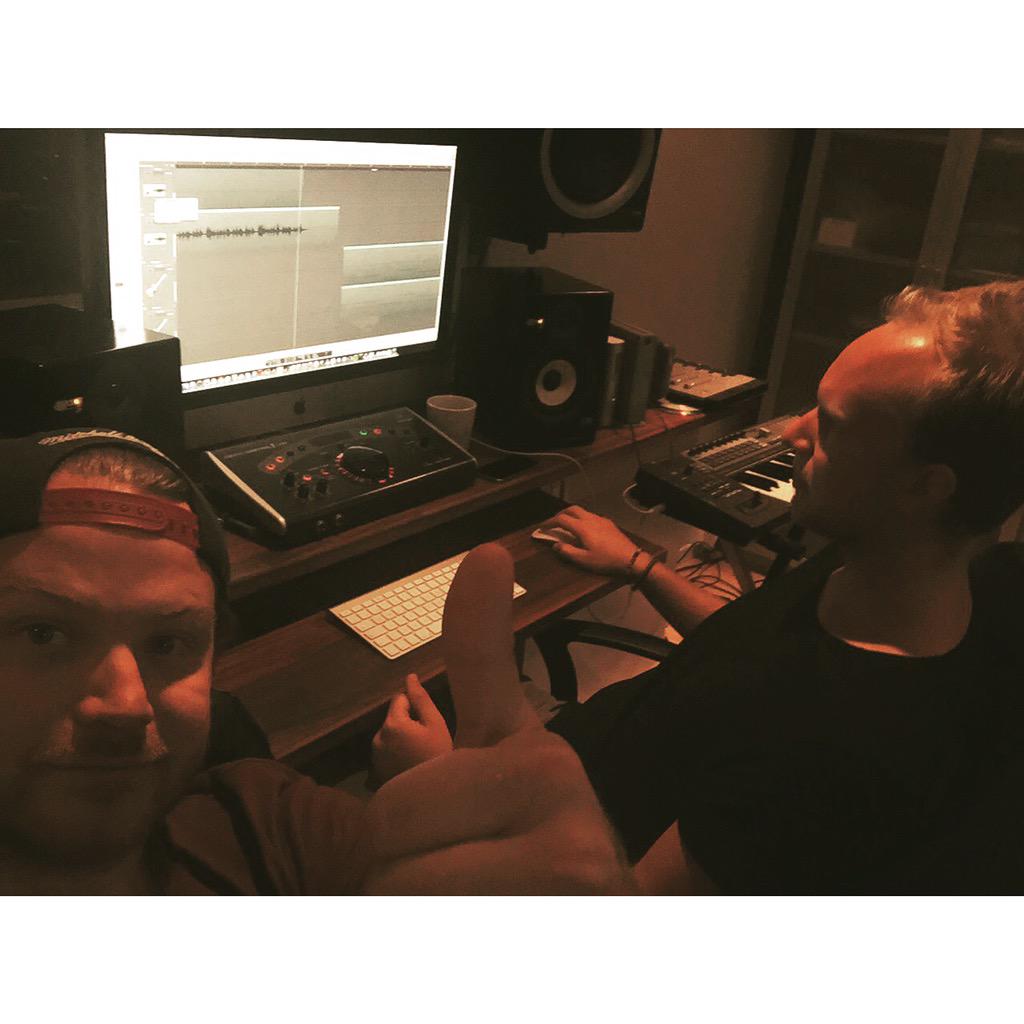 tastmusic's tweet photo. Mixdown of our project together with @simonericsofficial . SOUNDING AWESOME!! #tastmusic #simonerics #edm #deephouse http://t.co/Wxd25EL90p