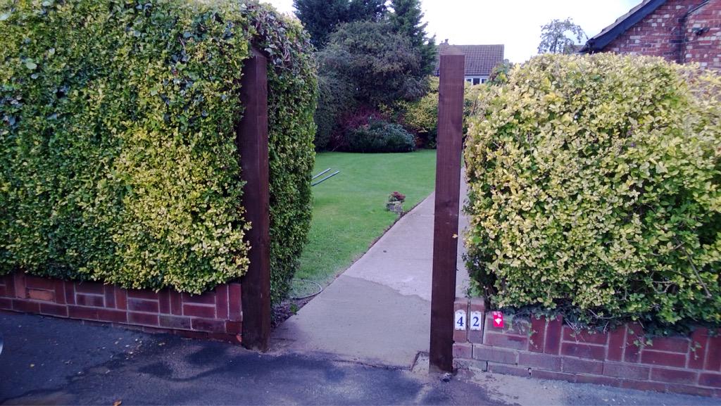 curranfencing's tweet photo. Before/After installation of tongue &amp; groove garden gate #Stockport  #localbiz #shopsmartshoplocal 0161 429 8708 http://t.co/Y3nE2z40XV