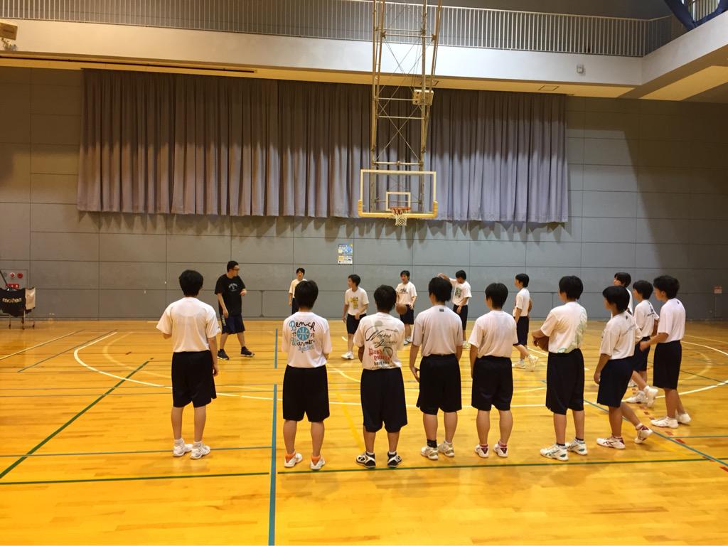 Kohei Tsukamoto 本日は練習終了後に上田hcと一緒に園田学園高校女子バスケットボール部にお世話になりました 高校生の一生懸命にボールを追う姿に感動しました また西宮ストークスへの熱い気持ちもいただきました ありがとうございました Go Storks
