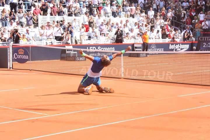 Arni_Abd's tweet photo. Rafa shook hands first, walked towards umpire first n then....these👏😊 A picture says a thousand words #justRafa http://t.co/0zaPsupDQo