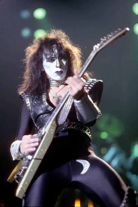 Happy Birthday! Vinnie Vincent!!
8 6  Vinnie Vincent       1952     Vinnie   63  