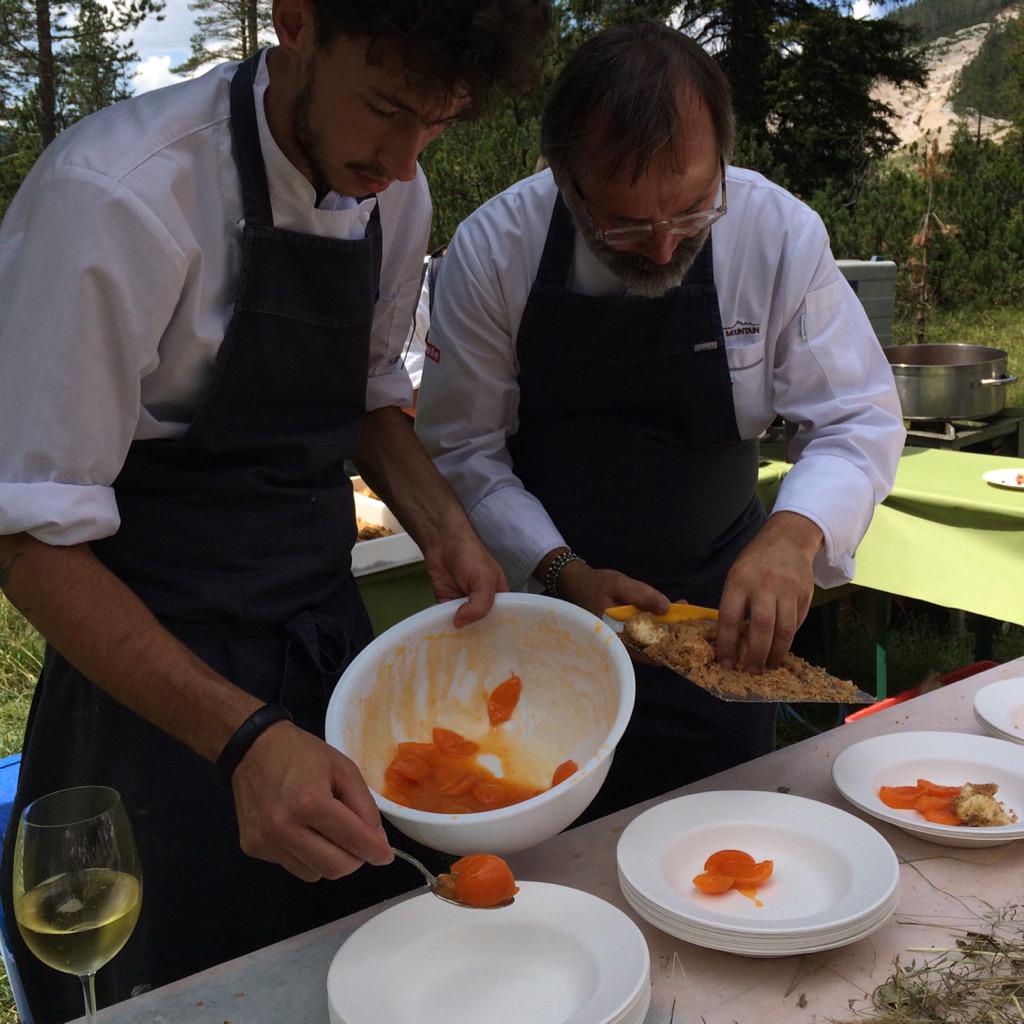 ConcettaBonaldi's tweet photo. #ladolomitica #picnic #rosaalpina #sancassiano #altabadia #ciasasalares #hoteldiana #cortina http://t.co/j8HwVXqAYN
